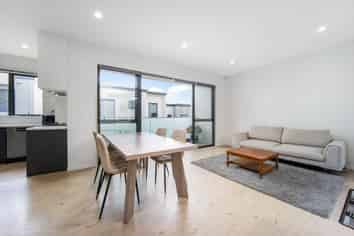 3/26 Long Bay Drive, Torbay