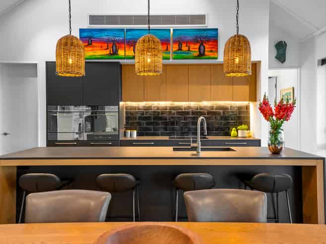 10 Vaughan Crescent, Murrays Bay