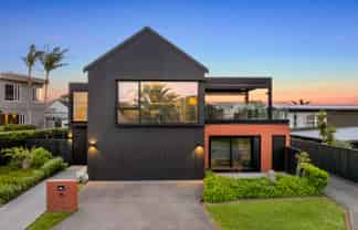 10 Vaughan Crescent, Murrays Bay