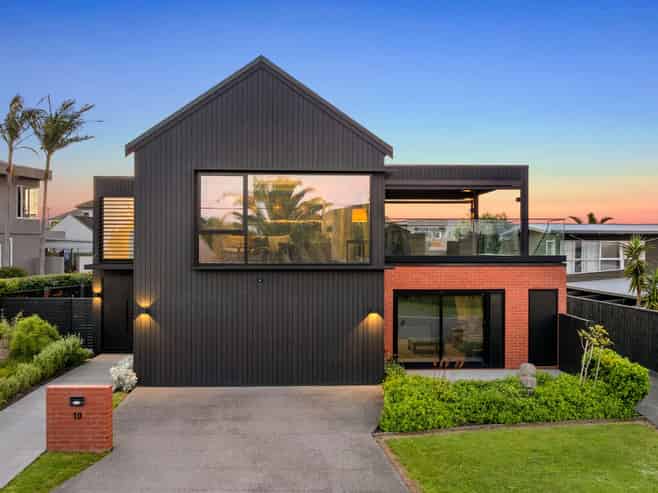 10 Vaughan Crescent, Murrays Bay