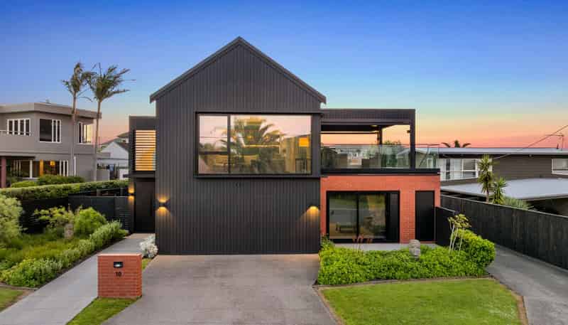 10 Vaughan Crescent, Murrays Bay