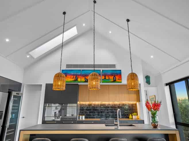 10 Vaughan Crescent, Murrays Bay