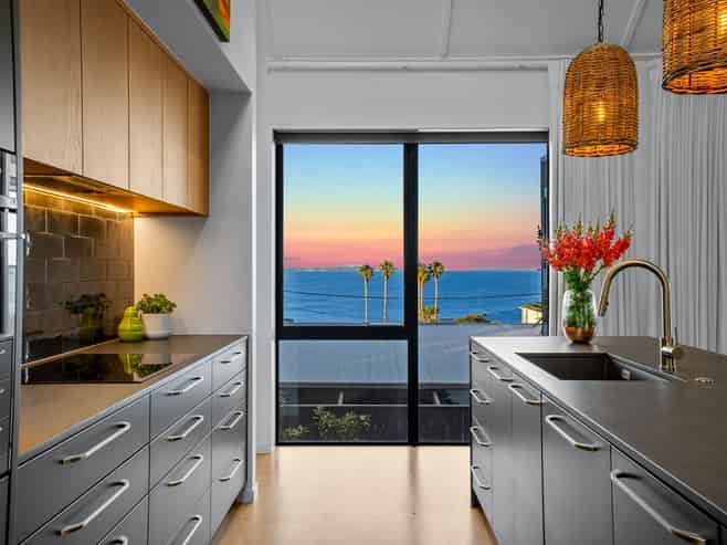 10 Vaughan Crescent, Murrays Bay