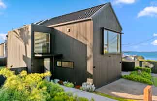 10 Vaughan Crescent, Murrays Bay