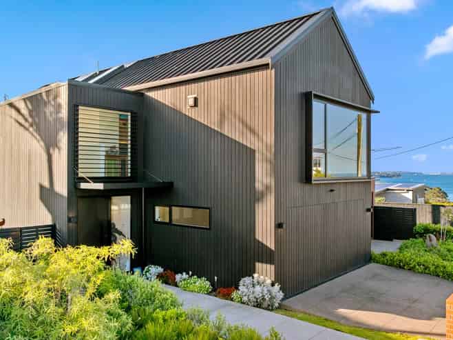 10 Vaughan Crescent, Murrays Bay