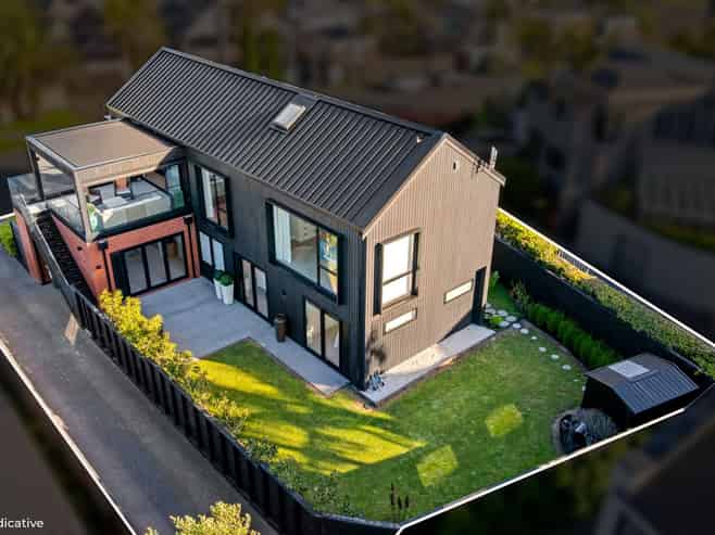 10 Vaughan Crescent, Murrays Bay