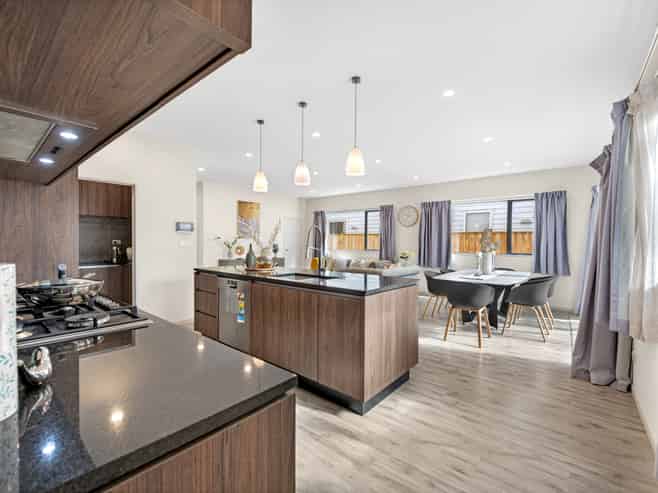 32 Carrygawley Road, Flat Bush