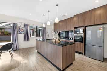 32 Carrygawley Road, Flat Bush