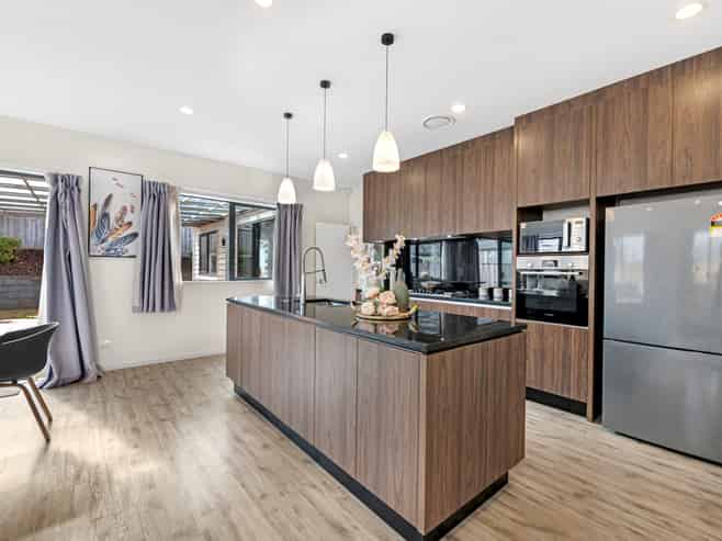 32 Carrygawley Road, Flat Bush