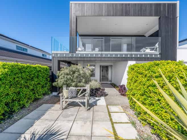 8 The Parade, Bucklands Beach