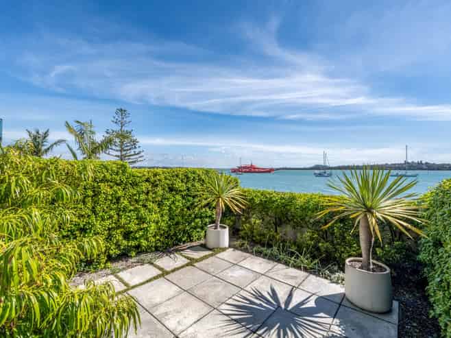 8 The Parade, Bucklands Beach