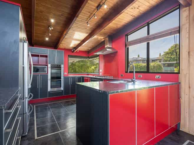 13 Farnham Drive, Richmond