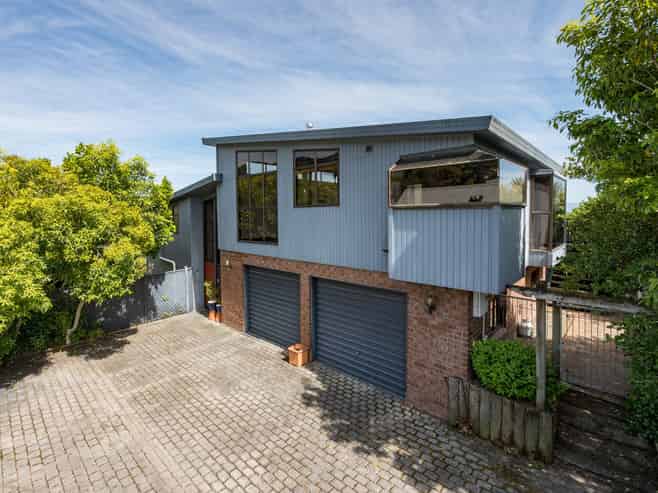 13 Farnham Drive, Richmond