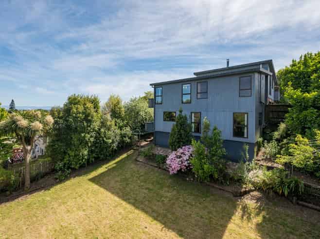 13 Farnham Drive, Richmond