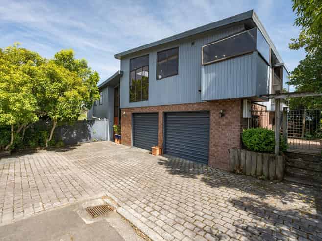 13 Farnham Drive, Richmond