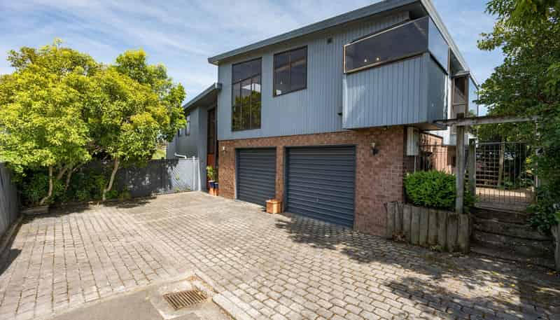 13 Farnham Drive, Richmond