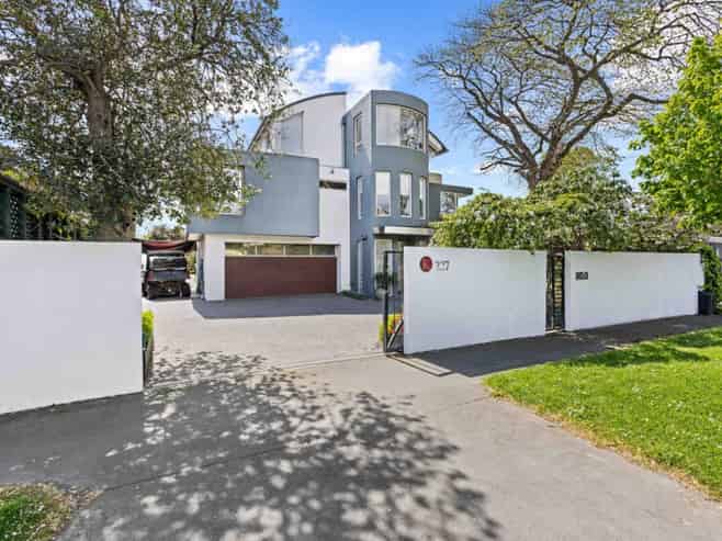 Refurbish or redevelop - 692sqm High-Density Land