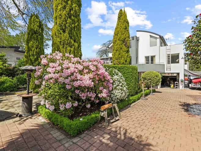 Refurbish or redevelop - 692sqm High-Density Land