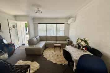 2/83 Motatau Road, Papatoetoe