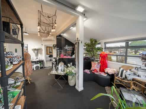 Salon and Homewares - 139K Owner Income