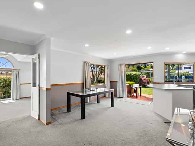 11 Shelter Grove, Frankleigh Park