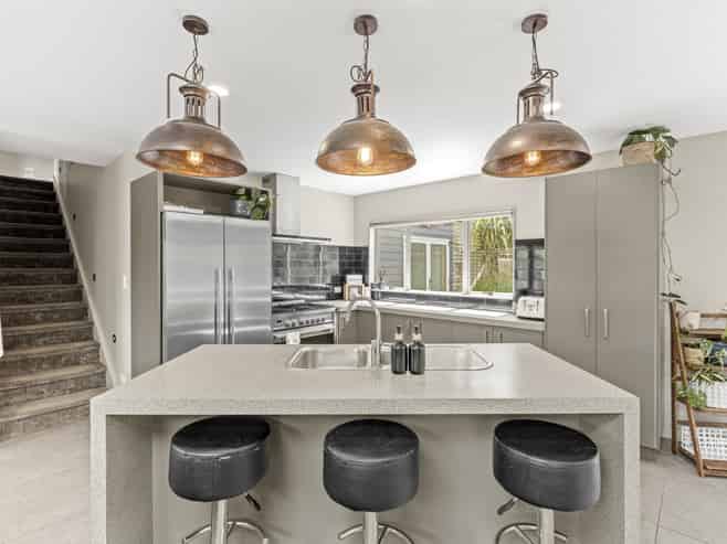 671 No 3 Line, Okoia