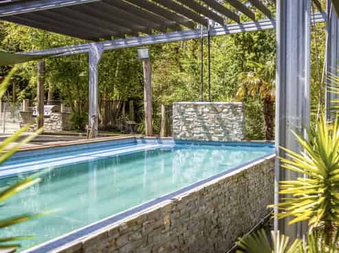 671 No 3 Line, Okoia