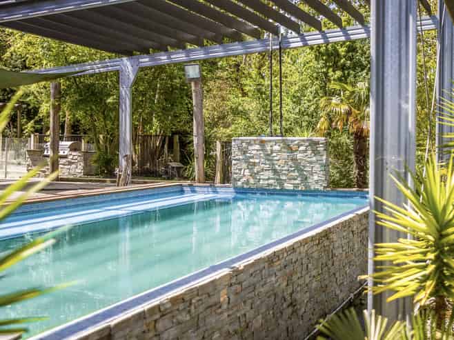 671 No 3 Line, Okoia