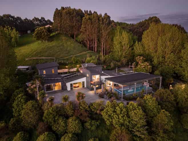 671 No 3 Line, Okoia