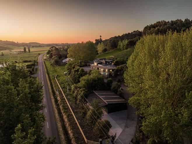 671 No 3 Line, Okoia