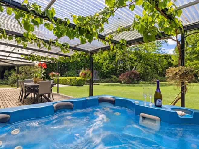 18 Lathrope Road, Riverhead