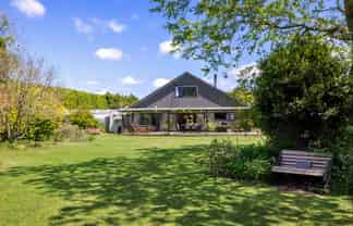 18 Lathrope Road, Riverhead