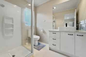 10 Mission Heights Drive, Flat Bush