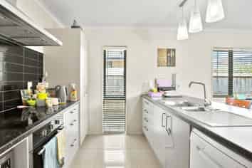 14 Petersburg Drive, Flagstaff