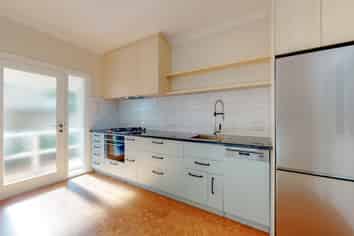 7b Wyndrum Ave, Waterloo