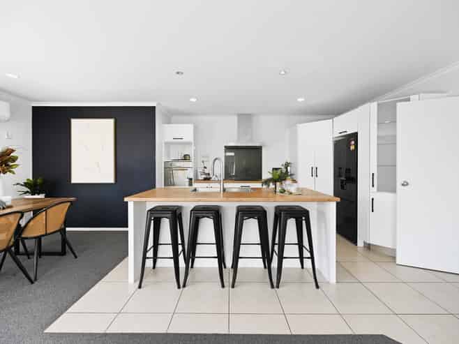 48 Thomas Road, Huntington