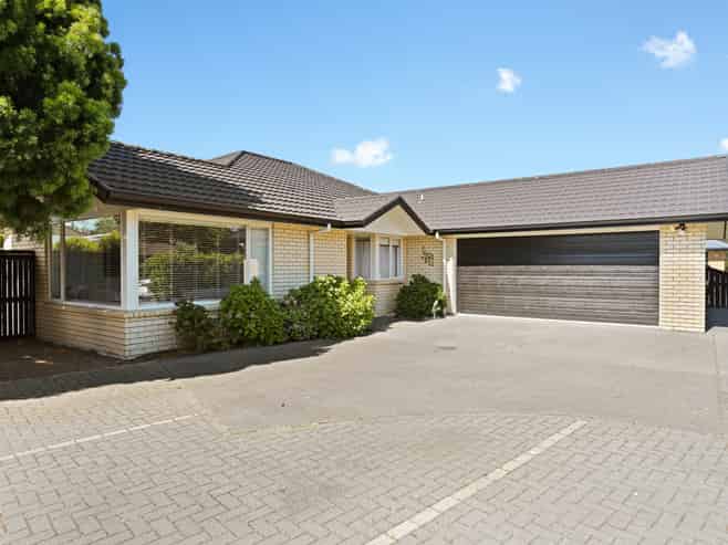 48 Thomas Road, Huntington