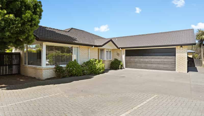 48 Thomas Road, Huntington