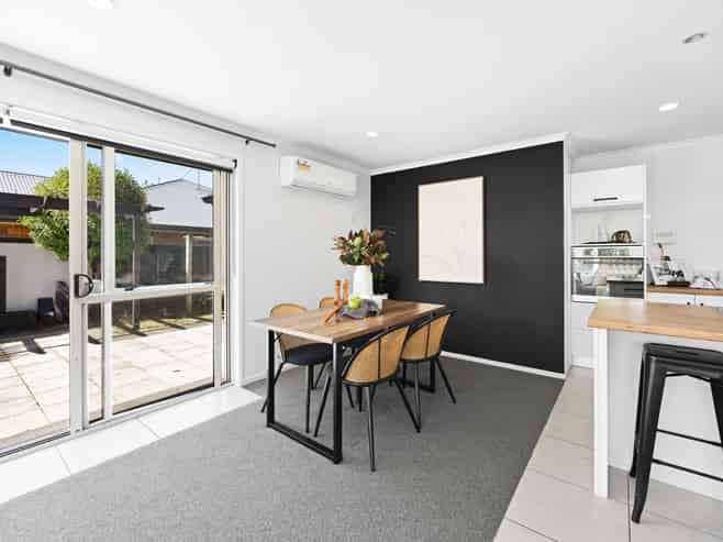 48 Thomas Road, Huntington