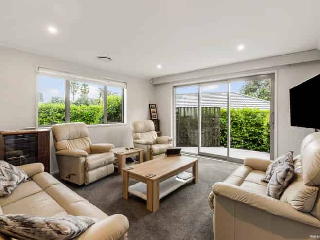 4 School Road, Riverhead