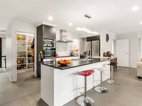 4 School Road, Riverhead