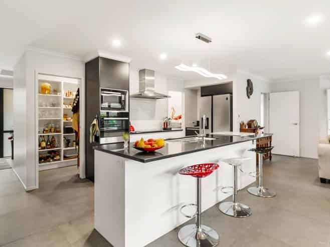 4 School Road, Riverhead