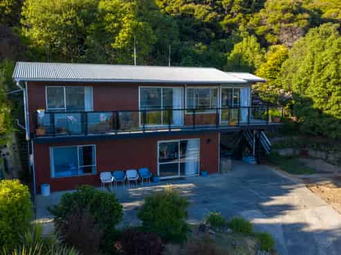 35 Kingfisher Road, Takamatua