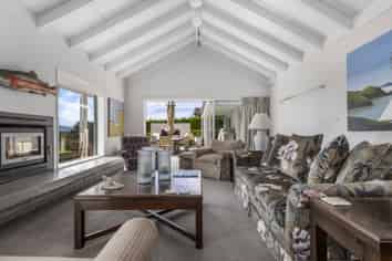 86 Emerald Glen Road, PAEKAKARIKI