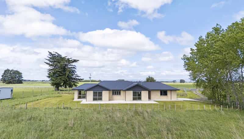 2465 State Highway 1, Rongotea