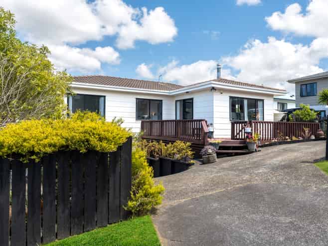 3 Loughanure Place, Massey