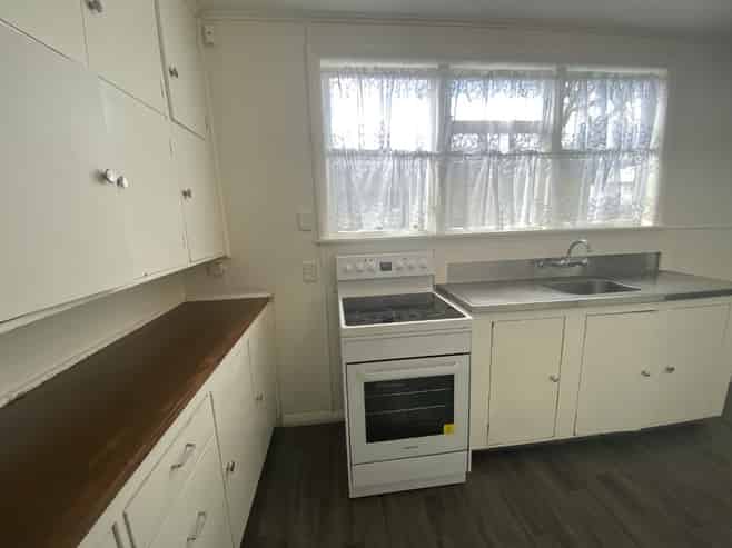 1008 Manuka Street, Mahora