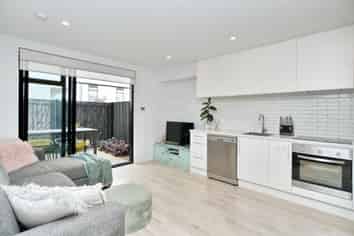 8/16 New Brighton Road, Shirley