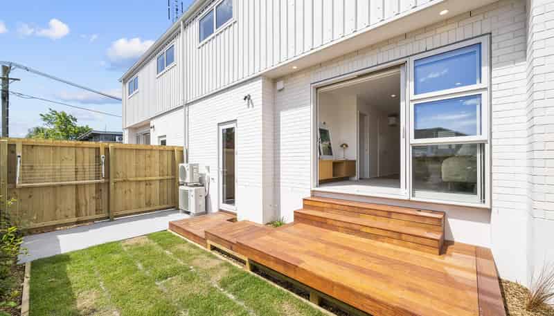 1-2/16 Bass Street, Woolston