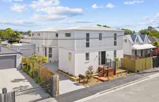 1-2/16 Bass Street, Woolston